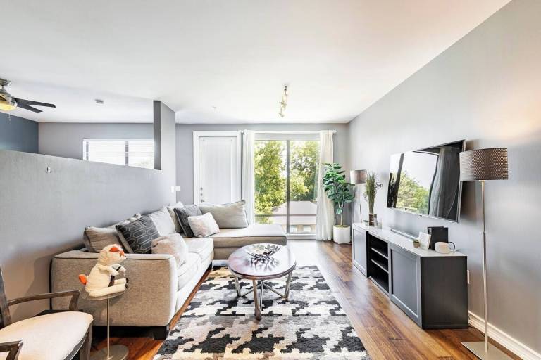 Condo Oak Lawn