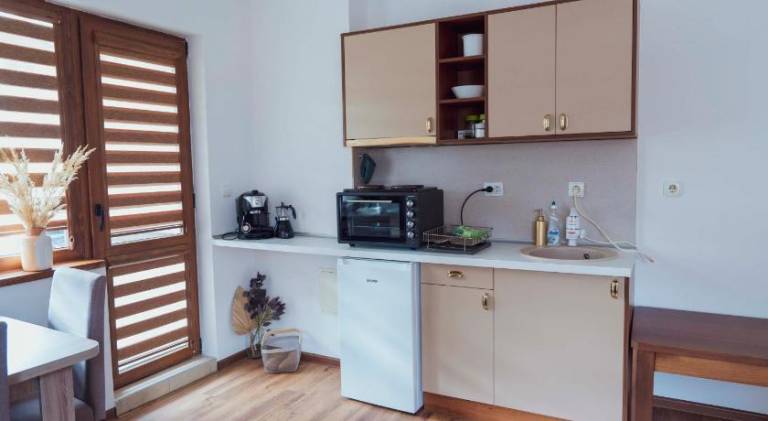 Rental apartment with grill, terrace & yard — photo 3