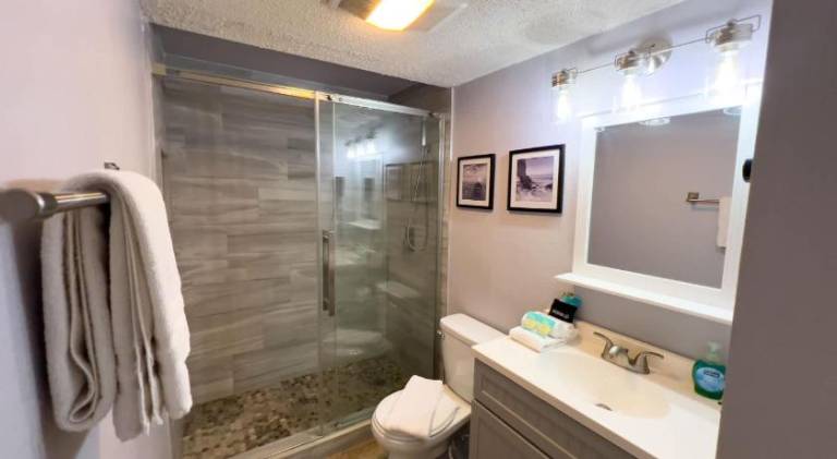 House with jacuzzi — photo 2