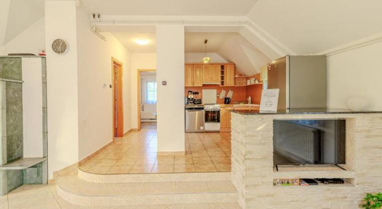 Vacation home with pool — photo 2