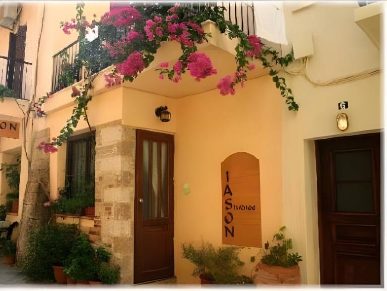 Serviced apartment with patio in Chania