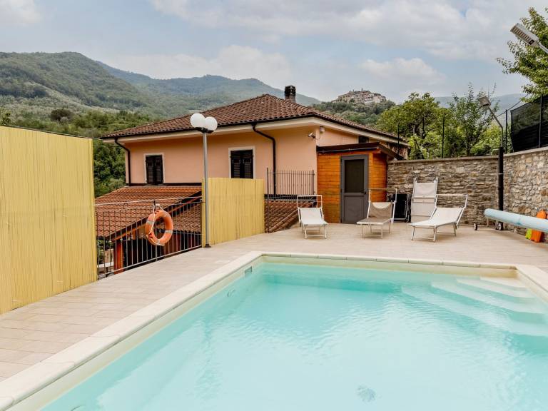 Villa in Borgomaro mit privatem Parkplatz