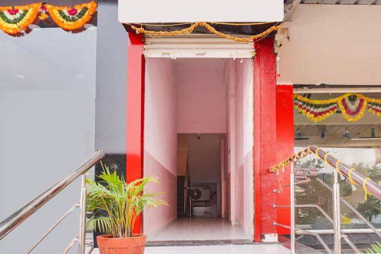Super Collection O Chandan Nagar Kharadi formerly Kharadi INN