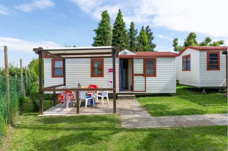 Children-friendly wonderful vacation home with patio, barbeque & pool | Beach nearby | Pets are welcome — photo 2
