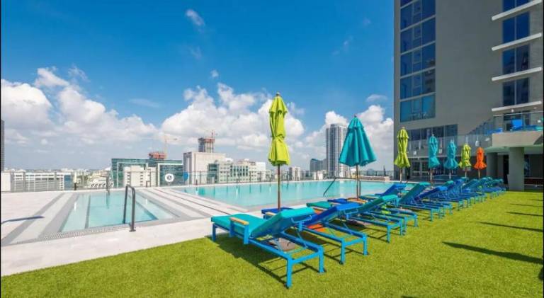 Wonderful rental apartment with pool & jacuzzi | Near Bayside Marketplace | Pets allowed — photo 5