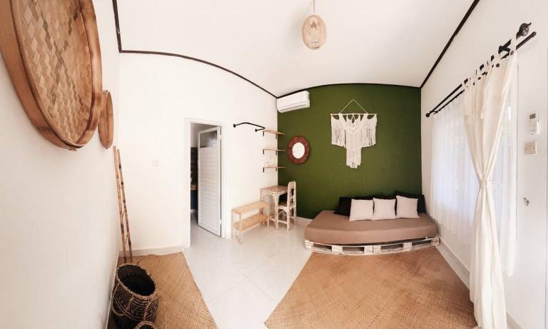 Vacation home with yard | Suitable for remote work | Pets allowed — photo 3