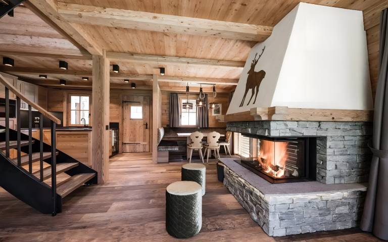 Chalet with hot tub, patio & sauna | Mountain view — photo 3
