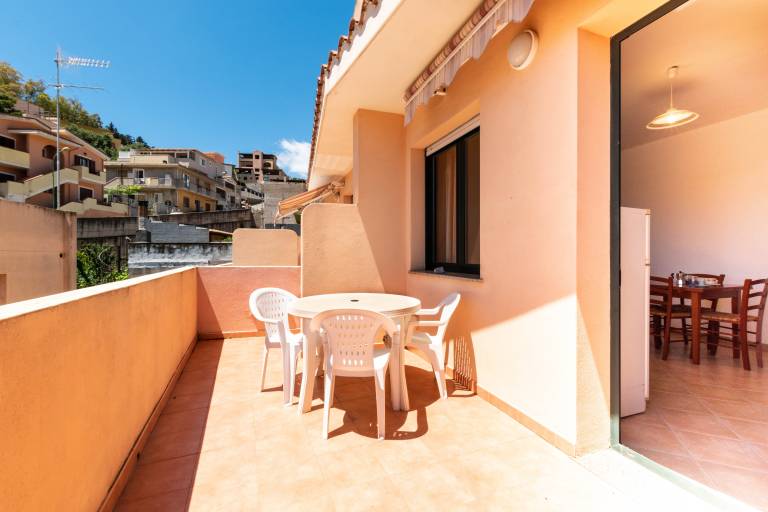 Holiday apartment with terrace | City view in Villasimius
