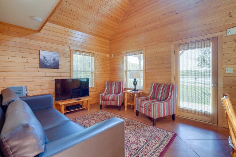 Cozy Columbia Cabin w/ Shared Lake Dock! — photo 5