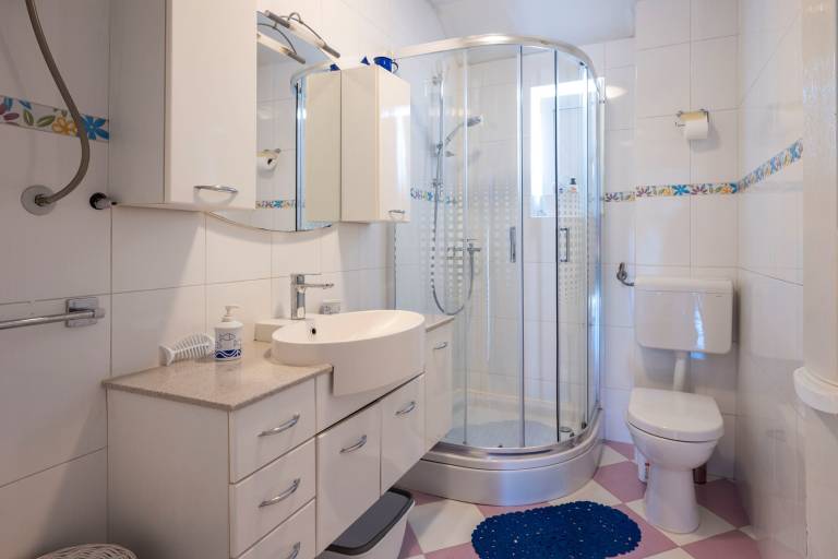 Rental apartment with barbecue, patio & garden | Mountain view | Close to the beach | Dogs allowed — photo 5