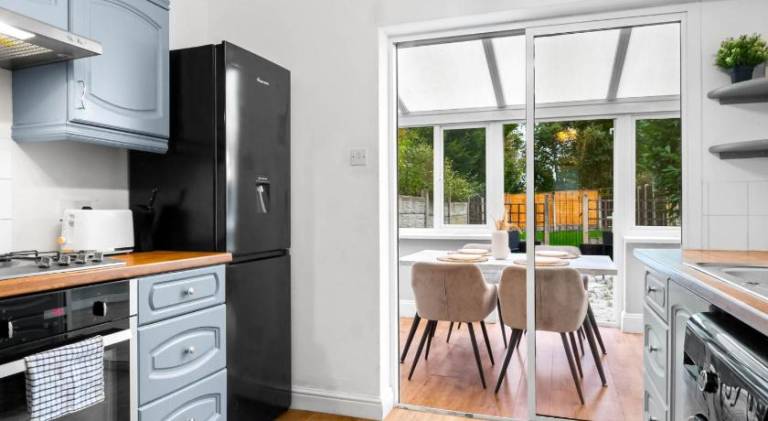 Vacation home with yard | Pet-friendly — photo 2