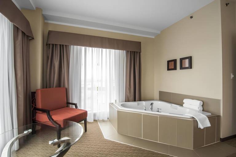 Comfort Suites — photo 2