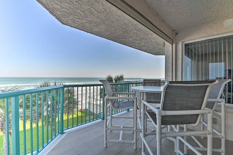Daytona Beach Seaside Condo w Pools & Hot Tubs