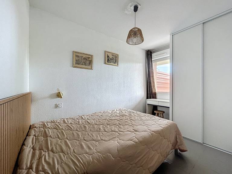Apartment T2 with pool access, terrace, private garden, near beach — photo 5