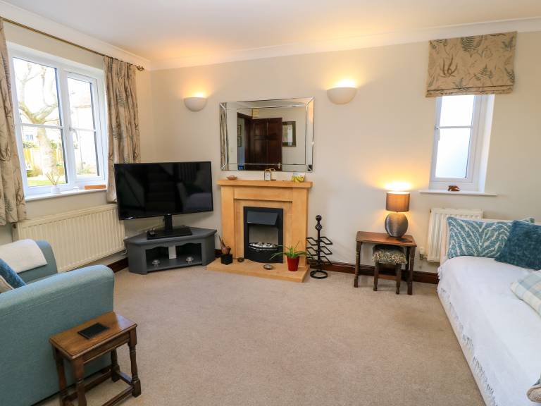 Cottage with garden — photo 3