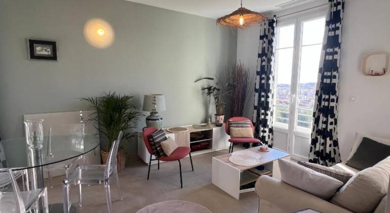 Rental apartment with BBQ & patio — photo 2