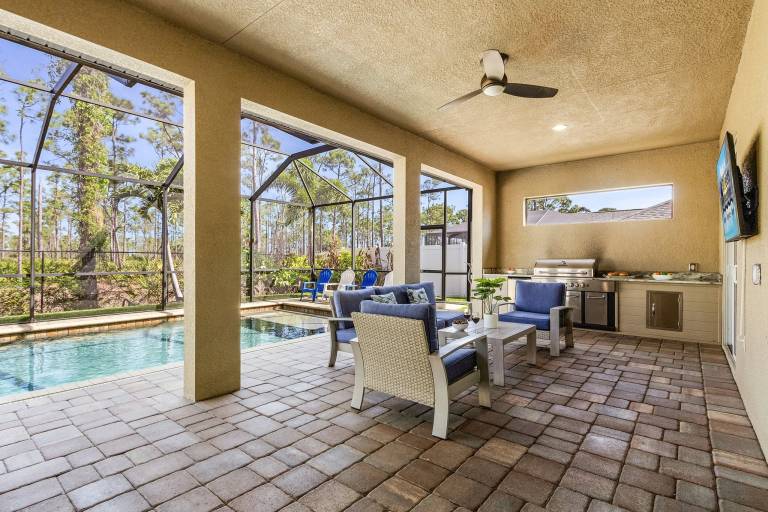Family-oriented house with barbecue, private pool & yard | Pet-friendly — photo 2