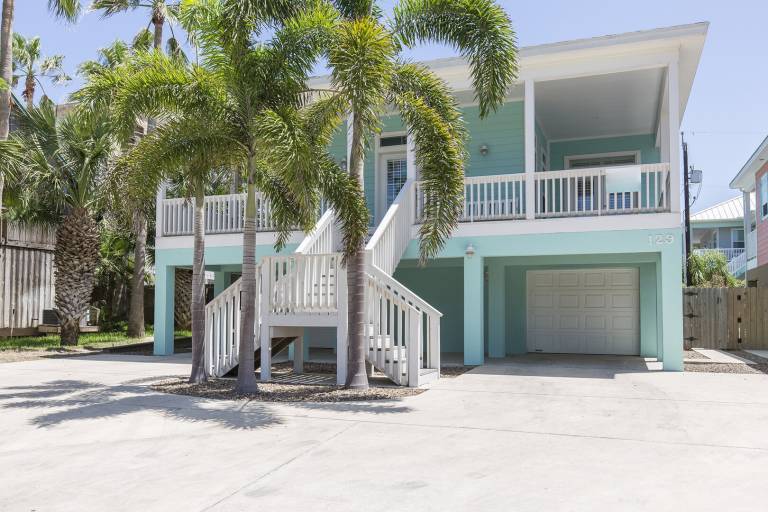 Vacation home with terrace, garden & pool in South Padre Island, TX