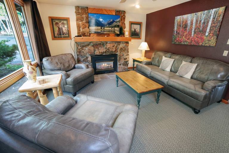 Children-friendly cabin with private pool & patio | Pet-friendly in Estes Park, CO