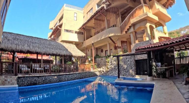 Charming serviced apartment with jacuzzi & pool | Next to the beach | Dogs allowed in Zihuatanejo
