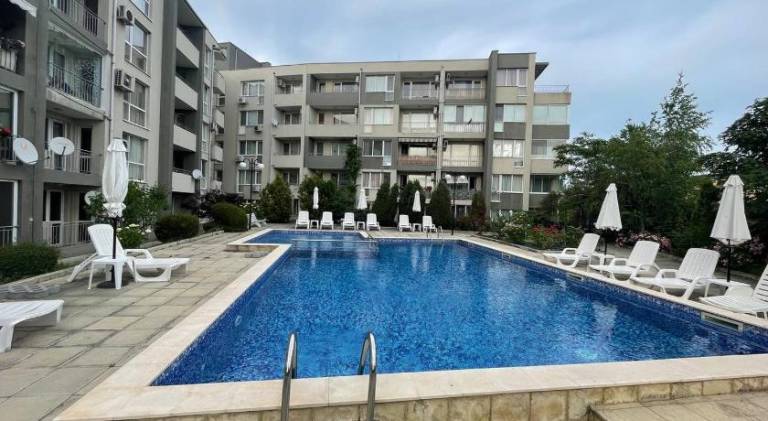 Apartment with pool — photo 3