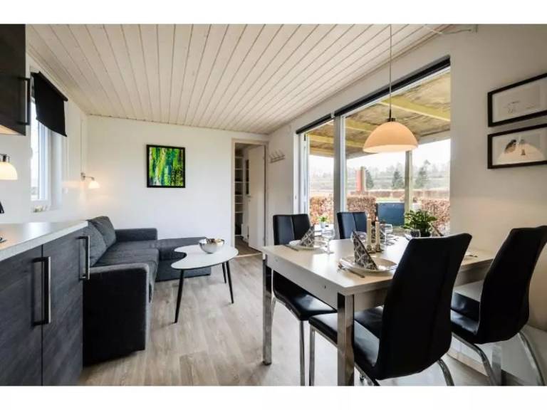 Chalet with patio & BBQ — photo 2