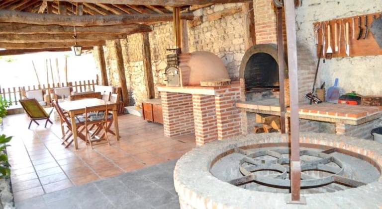 Villa with BBQ, patio & private pool — photo 5