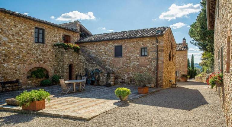 Farm with yard, terrace & pool — photo 4