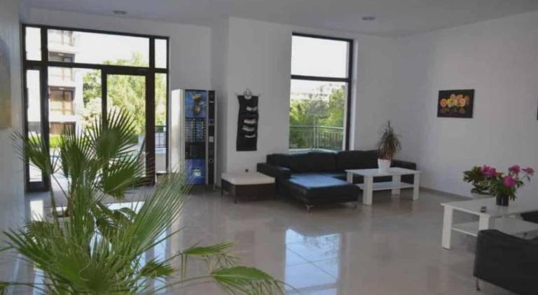 Serviced apartment with pool, garden & patio — photo 4