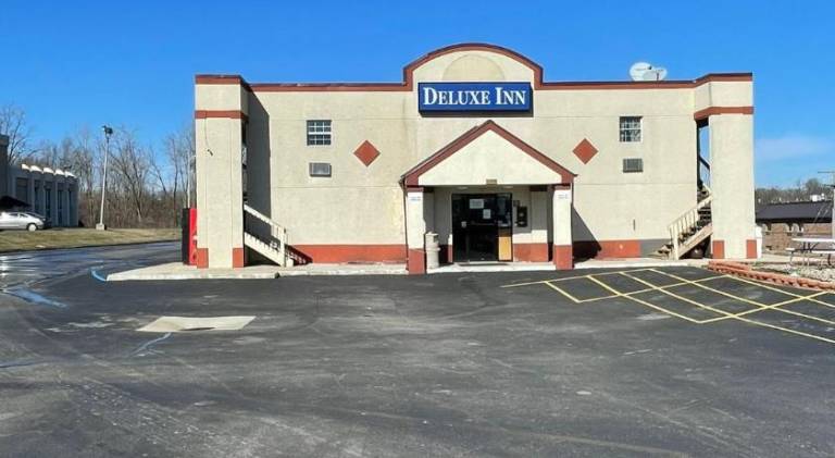 DELUXE INN — photo 3