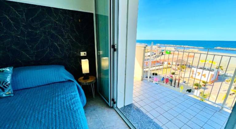 Serviced apartment with patio — photo 4