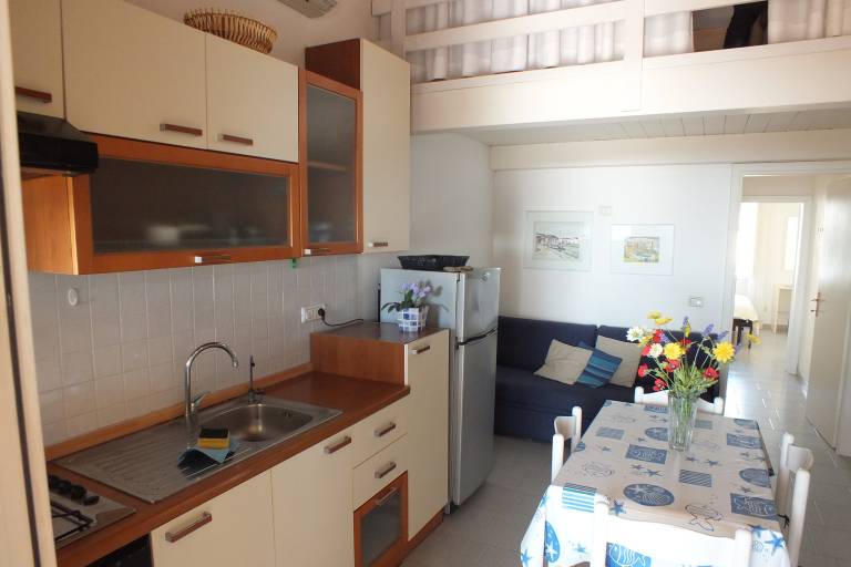 Family-friendly charming rental apartment with patio, yard & BBQ | Sea view | Close to the beach | Pets are welcome — photo 4