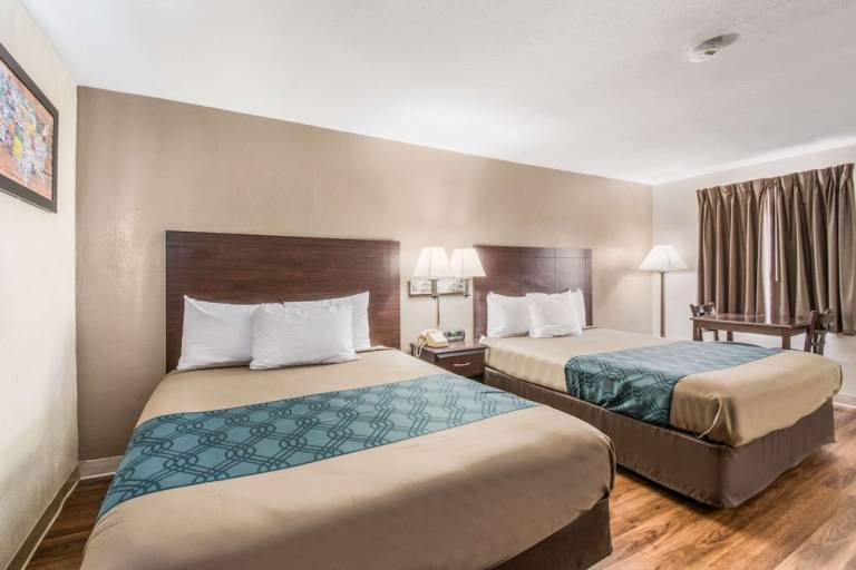 Motel  Warrington Township