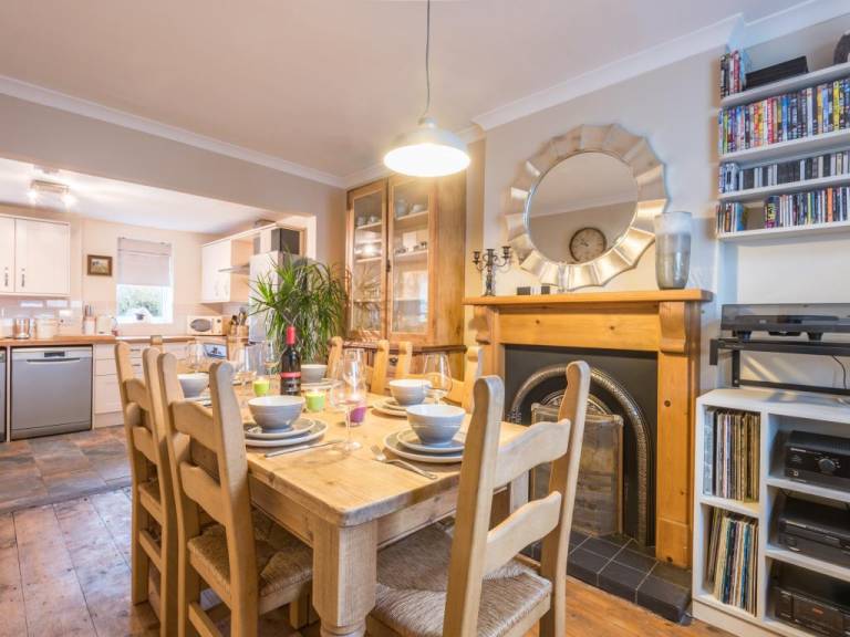 Cottage with garden — photo 3