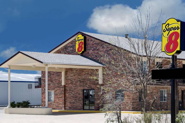 Super 8 By Wyndham Dumas Tx in Dumas, TX