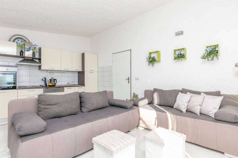 Two bedroom apartment with terrace and sea view Duće, Omiš (A-24975-c) — photo 5