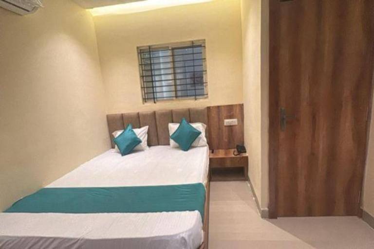 FabHotel Shri Shubh Palace