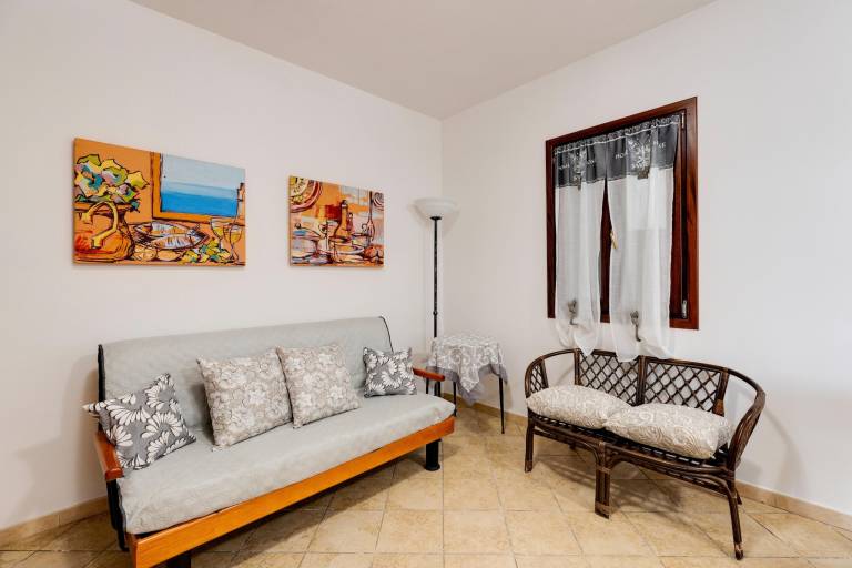 Rental apartment with patio & yard | Pets allowed — photo 2