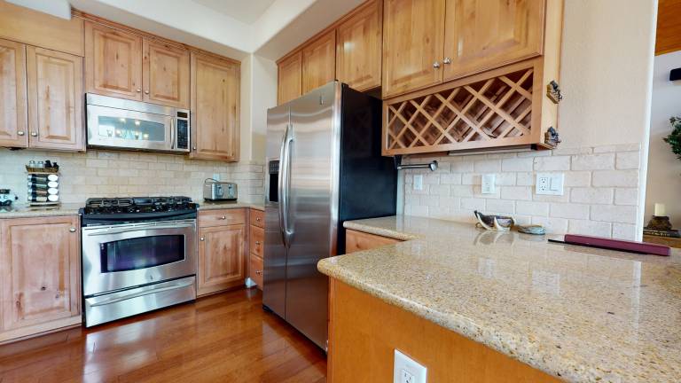 Condo with patio, barbecue & jacuzzi — photo 3