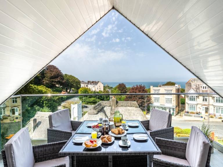 Beautiful cottage with yard, jacuzzi & patio | Water view | Dogs allowed in Ilfracombe