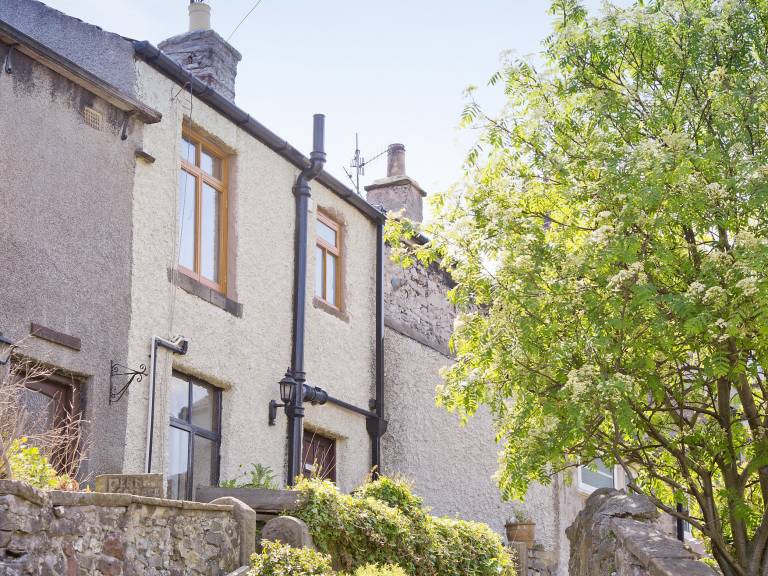 Cottage with garden | River view in Hope Valley