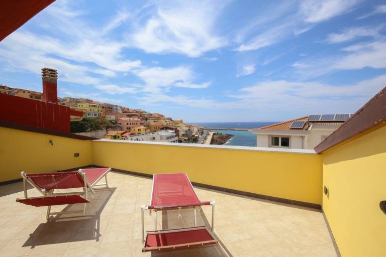 Beautiful vacation home with patio | Beach nearby | Dogs allowed in Castelsardo