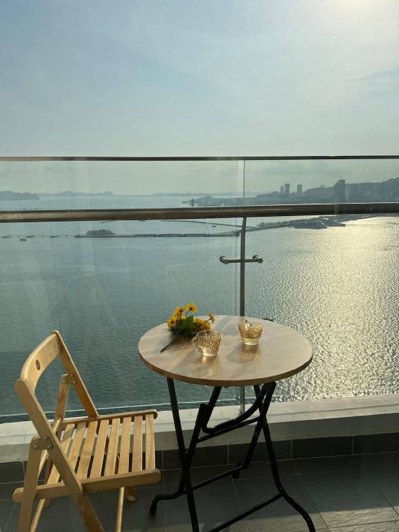 Vacation home with 2 rooms for 5 persons in Ha Long