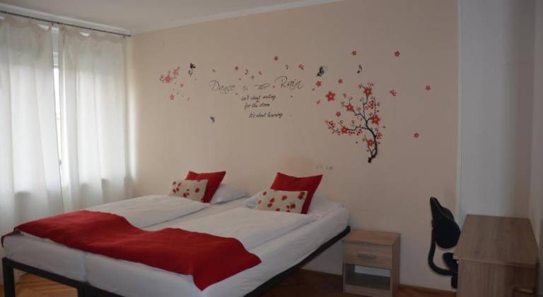 Rental apartment with 2 rooms for 6 persons — photo 2