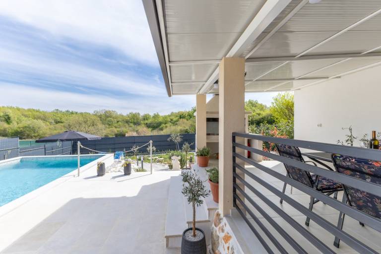 House with patio, private pool & barbecue — photo 3