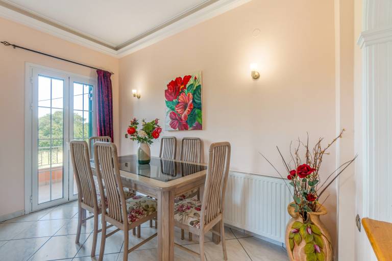 Holiday apartment with yard, private pool & terrace | City view — photo 5