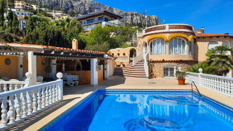 Fully equipped lovely villa with grill, patio & yard | Pet-friendly — photo 4