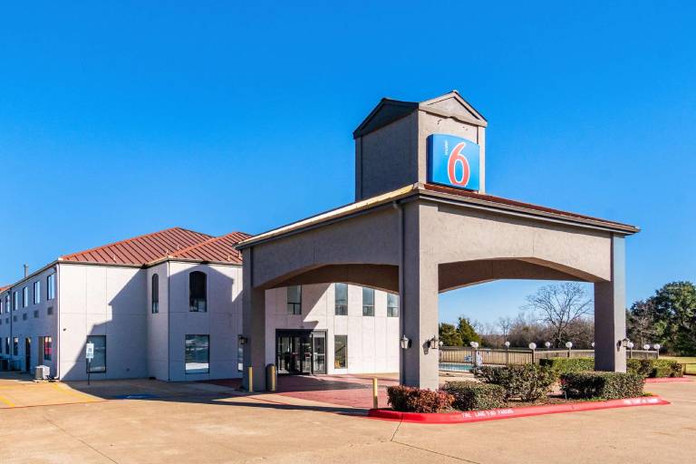 Motel 6 Ennis, TX in Ennis, TX