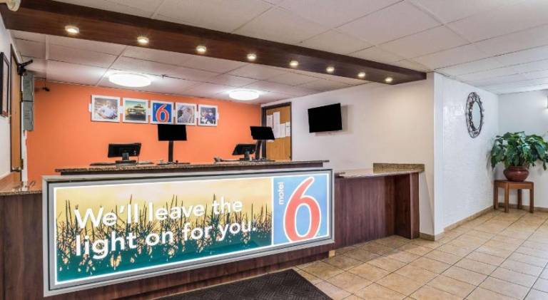 Motel 6 Elk Grove Village, IL — photo 2