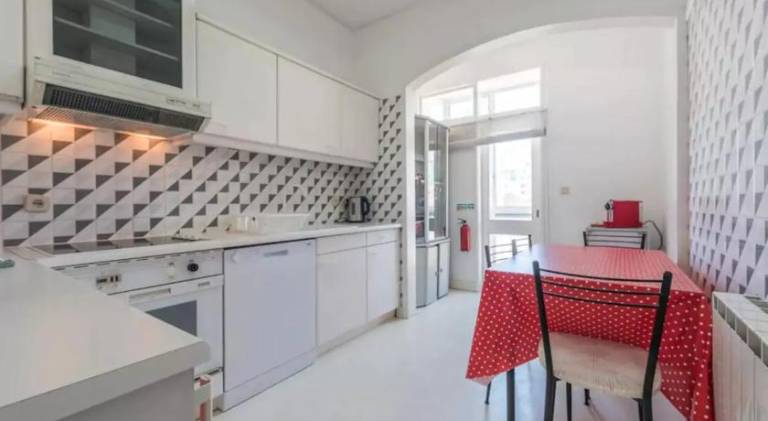 Rental apartment with patio — photo 3